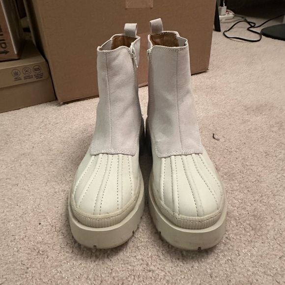 Target Cream Boot - Picture 4 of 5